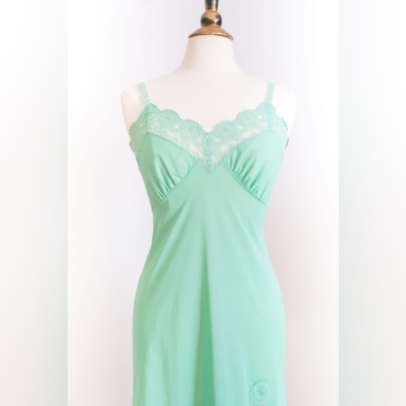 1950’s/60’s Mint Green Nylon Slip • S - Picture 4 of 10